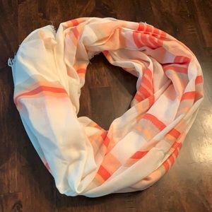 🎉3/$15🎉 Banana Republic striped cream and coral scarf